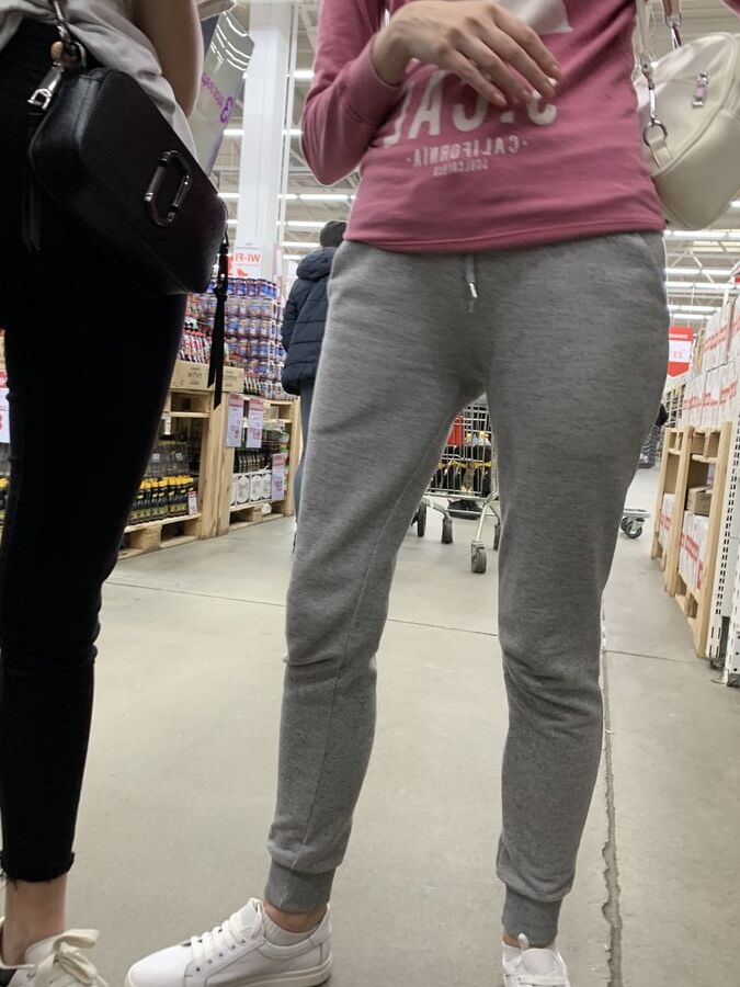 Good mom ass cameltoe