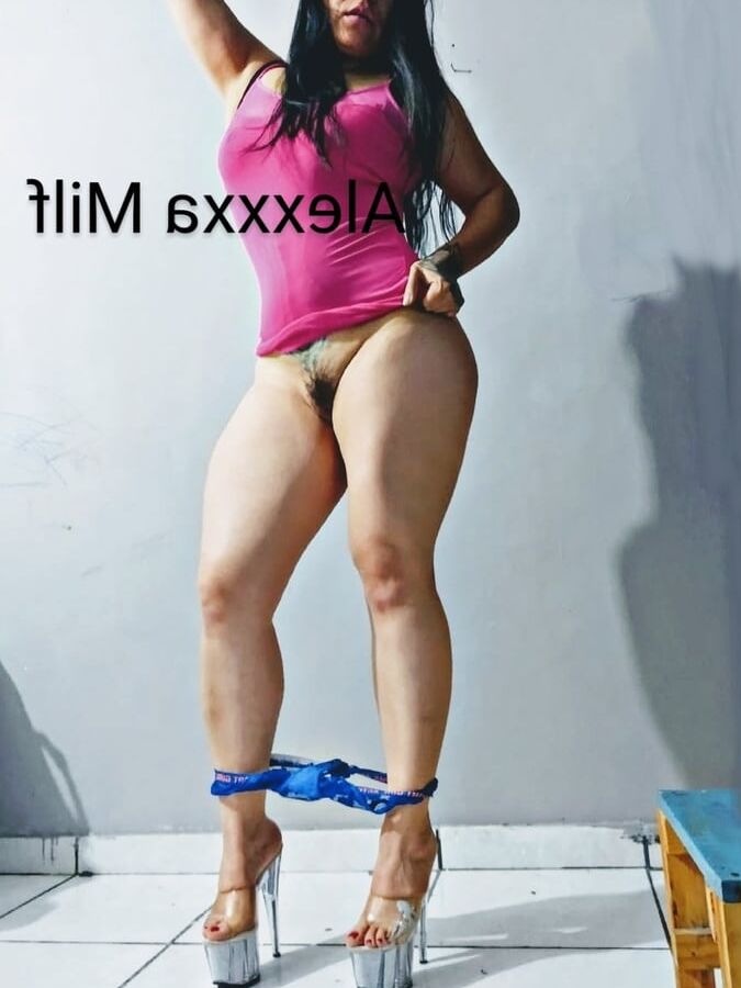 Alexxxa Milf putita en casa (cuarentena)