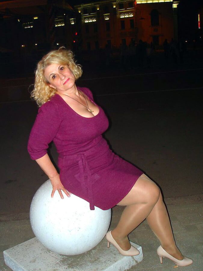 mature pantyhose