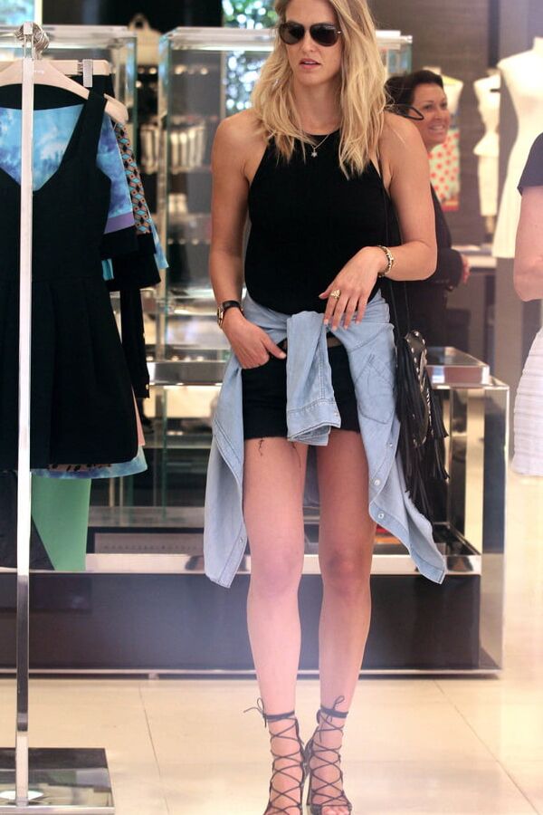 Long legs in shorts - Bar Refaeli
