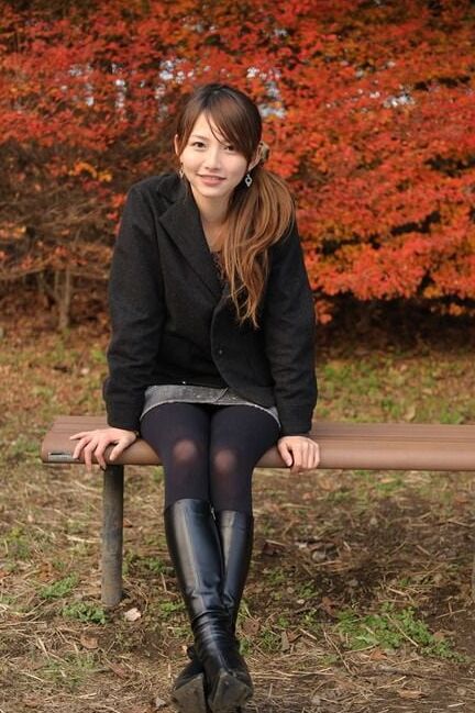 girls on benches so sexy