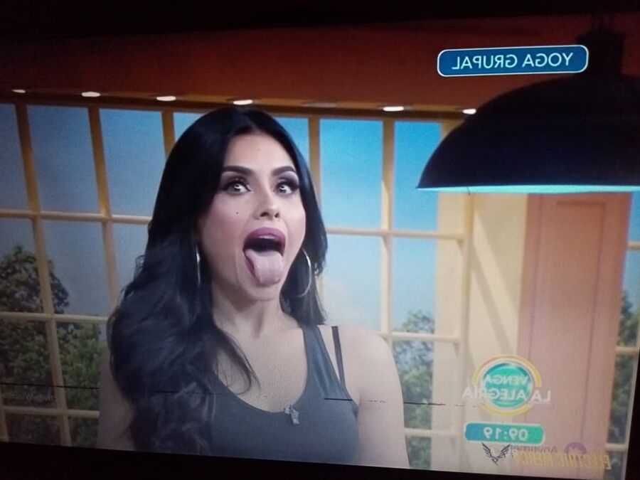 Mexican Kristal opening her mouth to receive everyone&;s milk