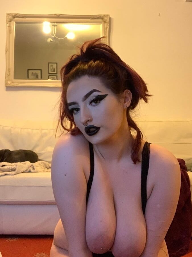 Goth Slut: Vasw