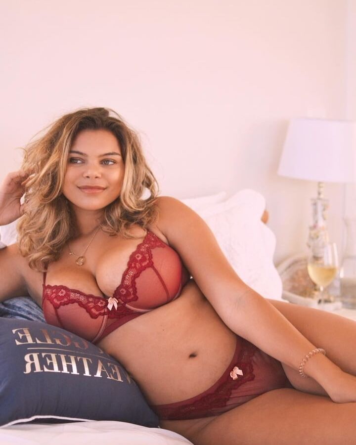 Nice curvy metis amateur