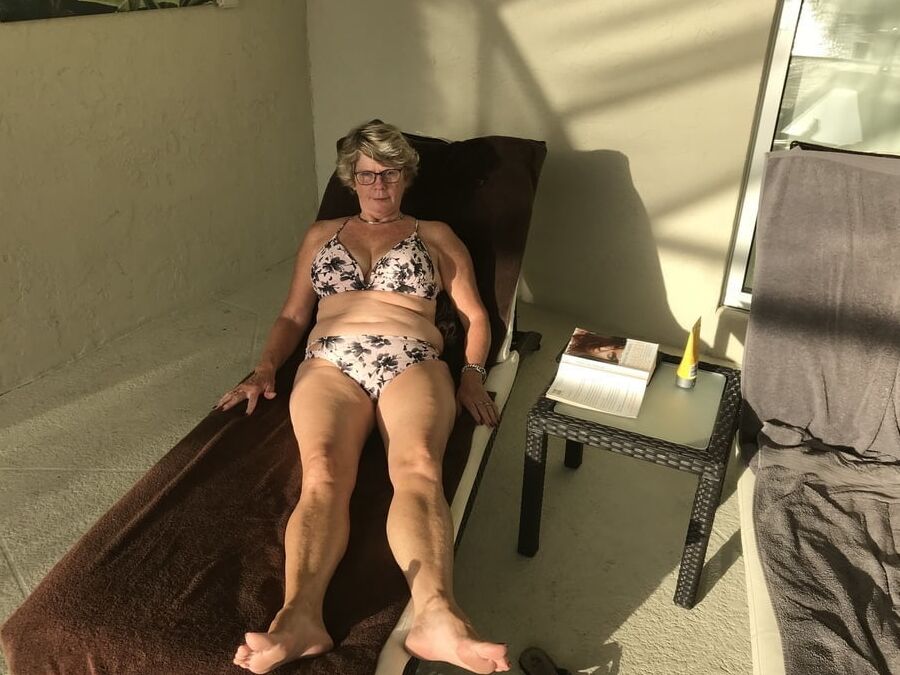 Lady Bikini