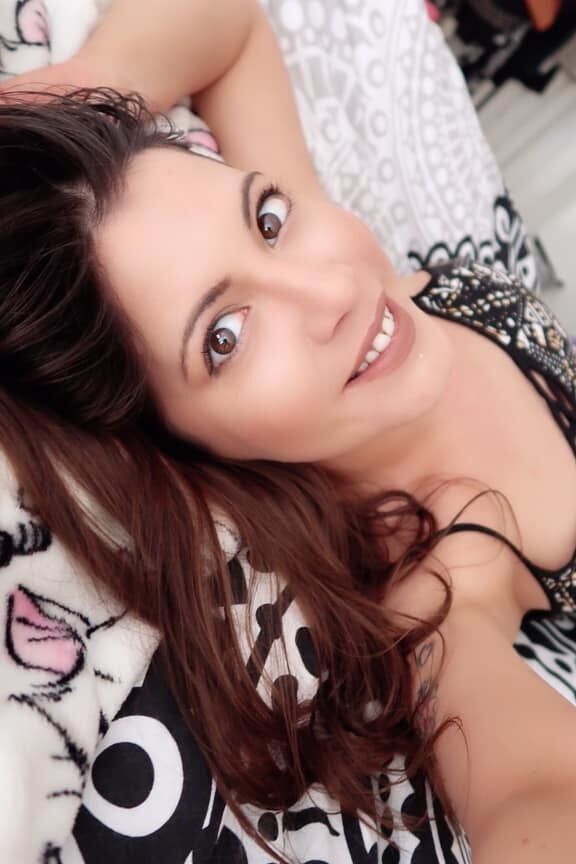 beauty brunette