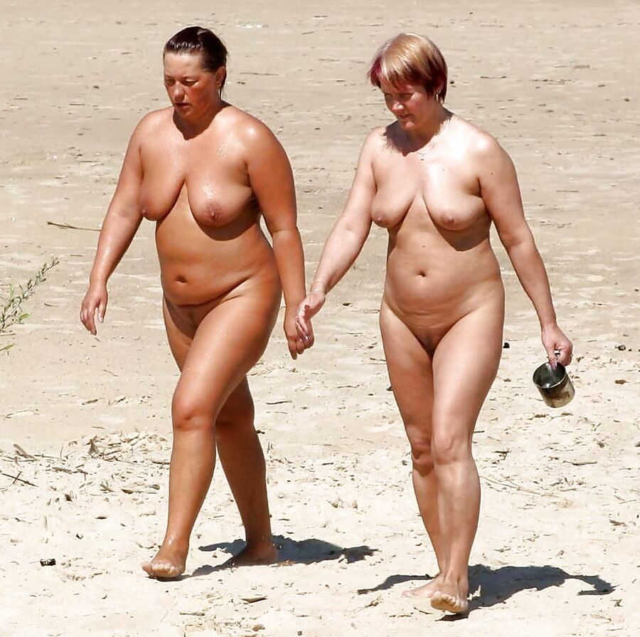 get nakie on beach
