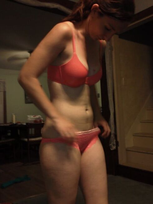 Hot milf showing her nice body ()