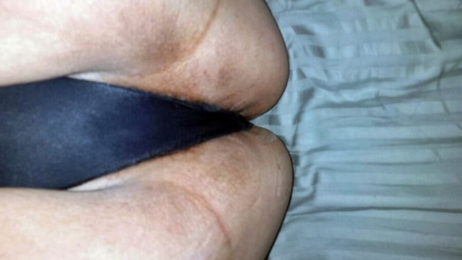 Sexy Mexican Girl Likes to Keep Her Pussy Hairy