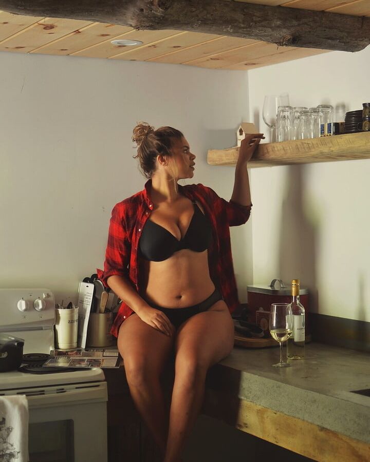 Nice curvy metis amateur