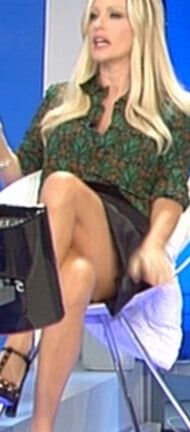 Busty Italian TV Mature Paola Ferrari