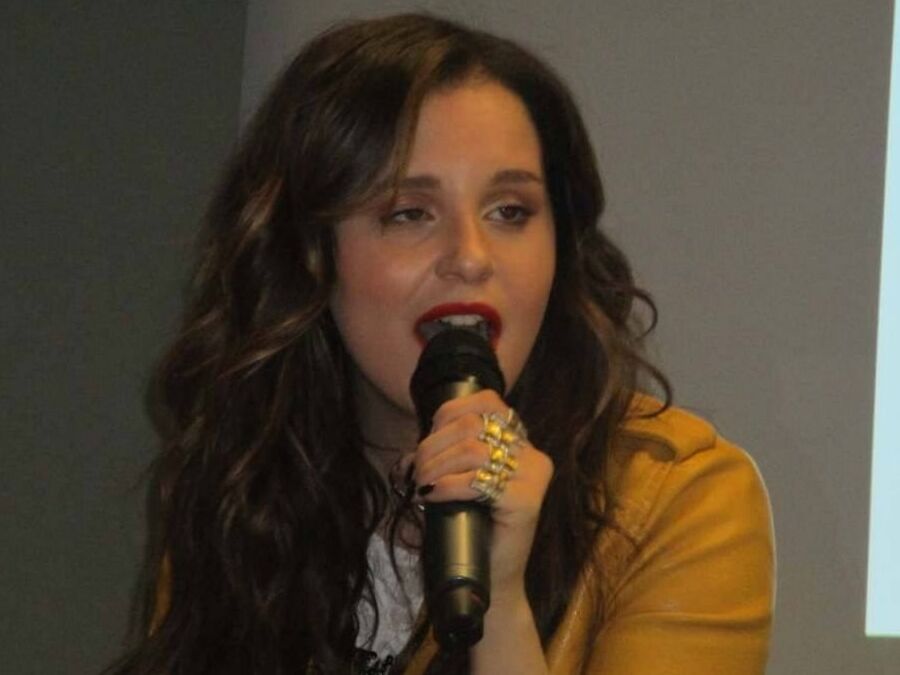 Giulia Luzi - Italian Singer