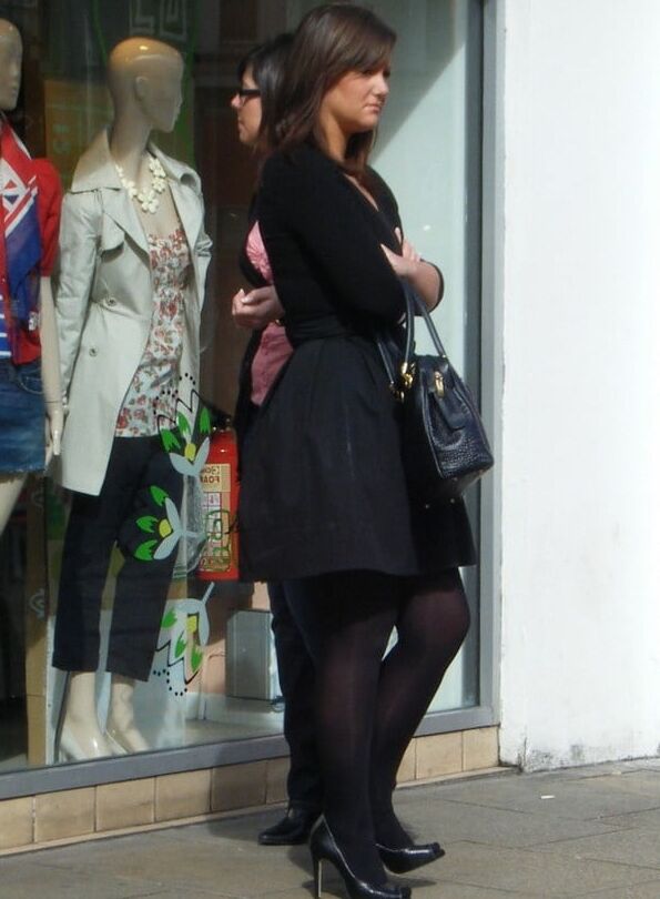 Street Pantyhose - Brit Chicks on the Street