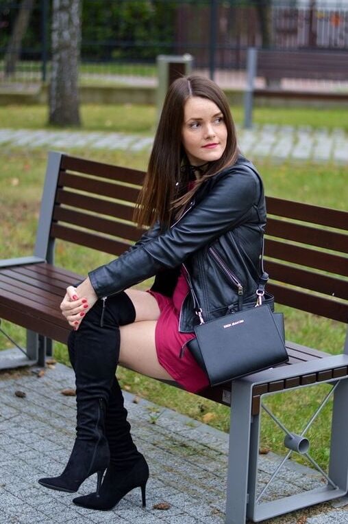 girls on benches so sexy