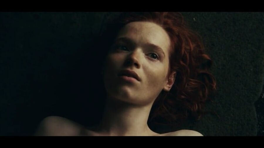 Karoline Herfurth nude