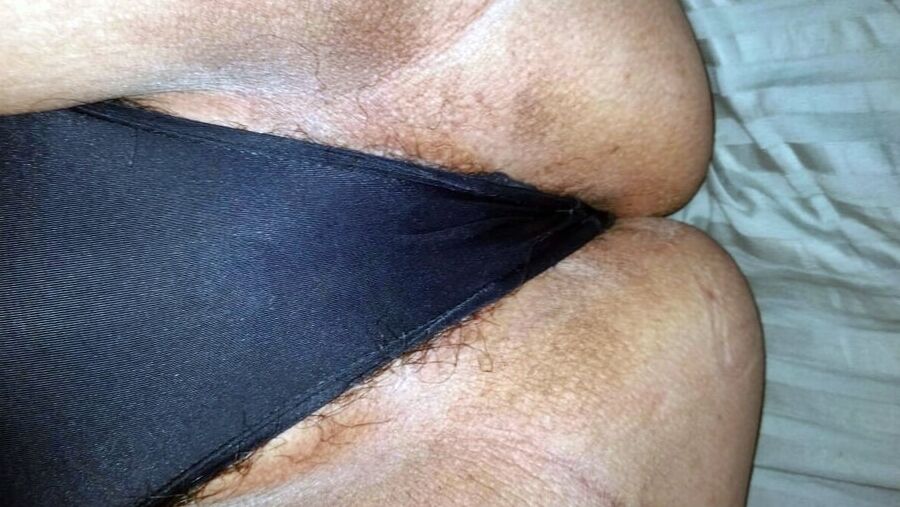 Sexy Mexican Girl Likes to Keep Her Pussy Hairy