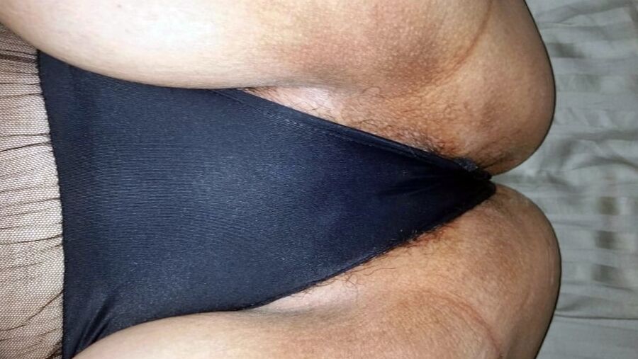 Sexy Mexican Girl Likes to Keep Her Pussy Hairy