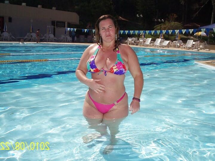 Compilation - Brazilian girls in the pool .