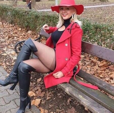 girls on benches so sexy