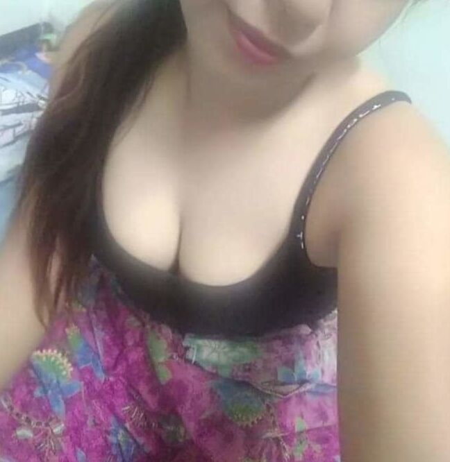 Ibu tetek besar.