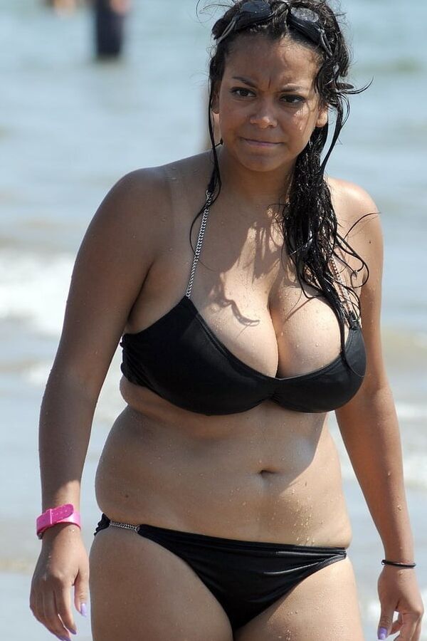 Mature Women in Bikinis
