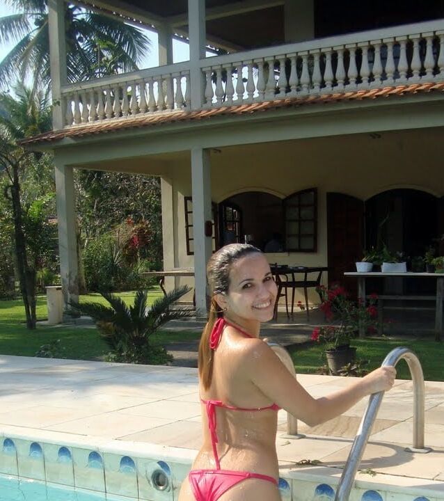 Compilation - Brazilian girls in the pool .
