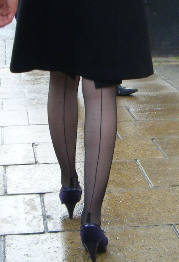 Street Pantyhose - Brit Chicks on the Street