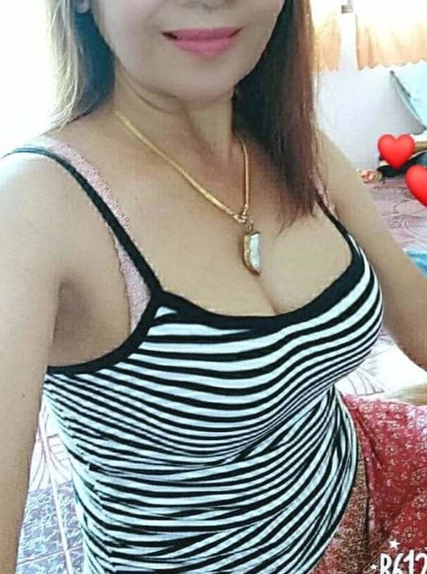 Ibu tetek besar.
