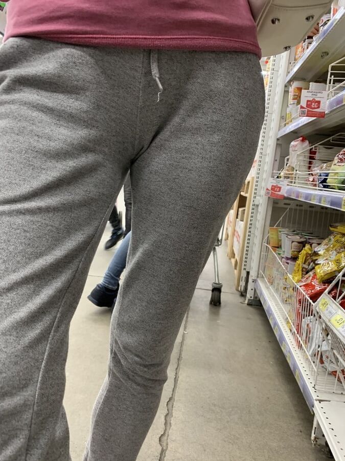 Good mom ass cameltoe