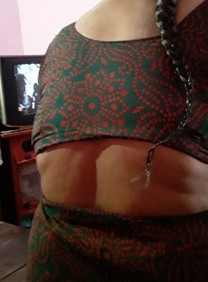 Policz indian village mom sexy in sari watch television