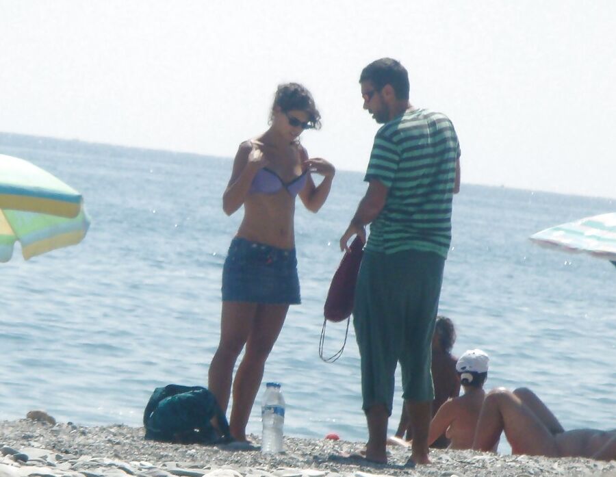 get nakie on beach