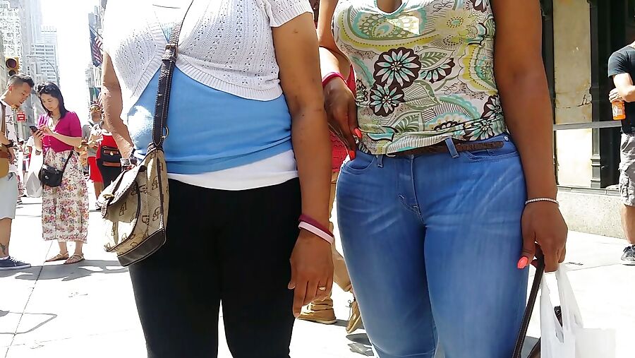 Latina MILF Ass