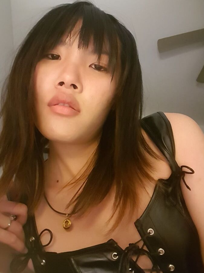 what do you thinke would you like more? sexy naked asian nud