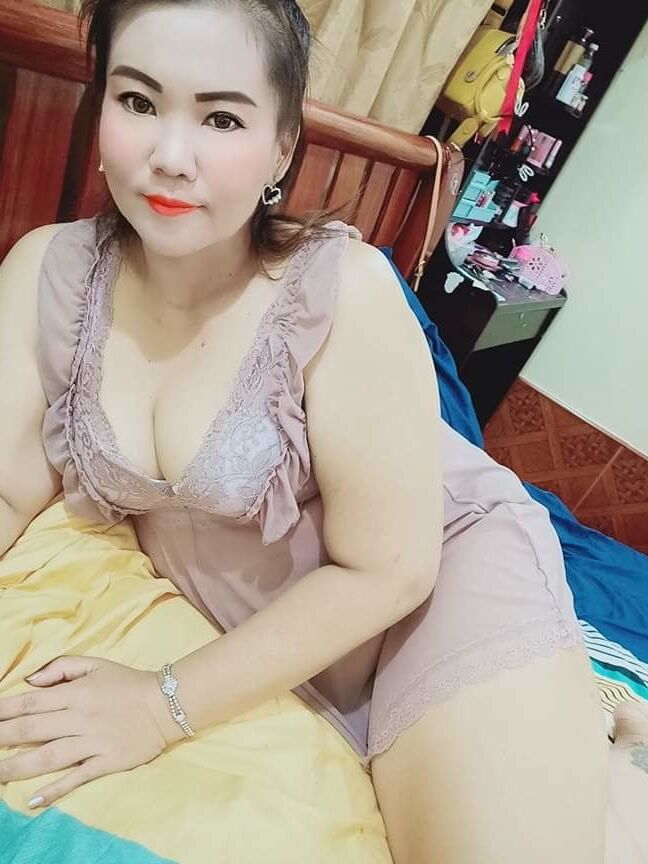 Janda payudara besar menjual dirinya