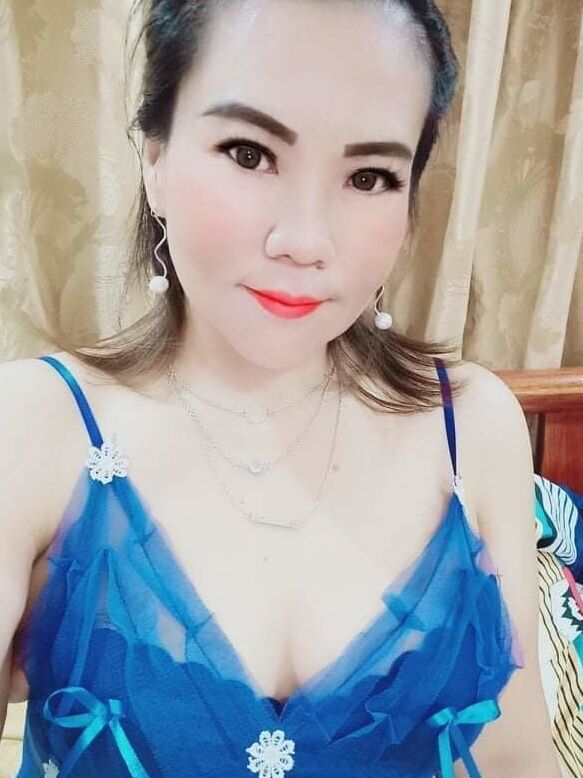 Janda payudara besar menjual dirinya