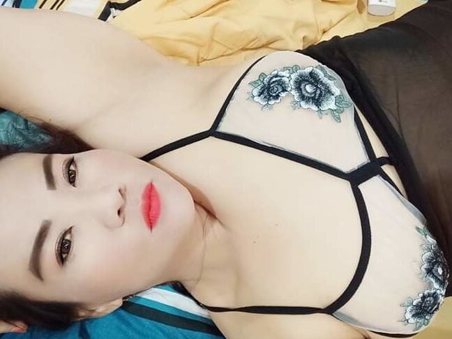 Janda payudara besar menjual dirinya