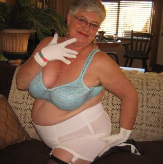 Huge mommy tits