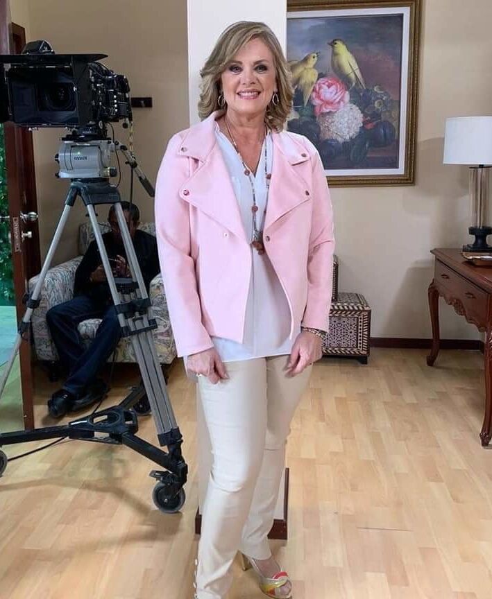 Famosas Erika Buenfil Tetona madura actriz - Mexican actres