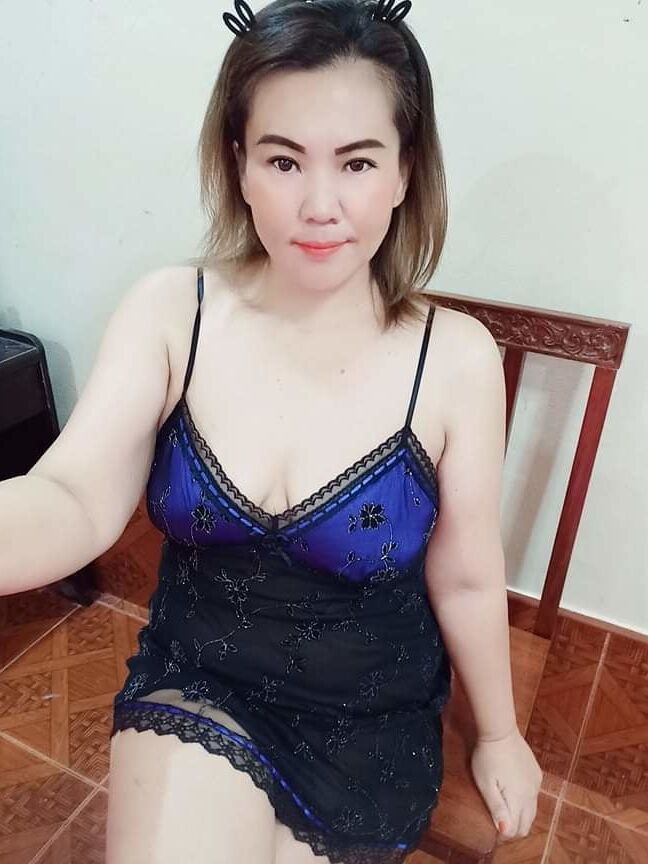Janda payudara besar menjual dirinya