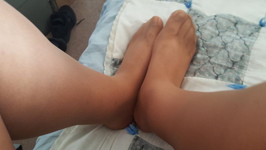 Pantyhose feet