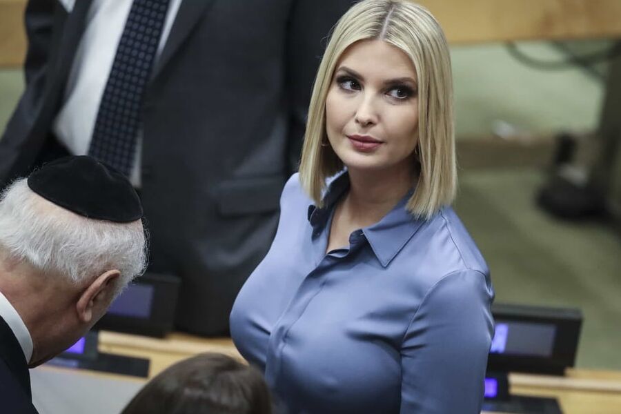Ivanka Trump captured braless
