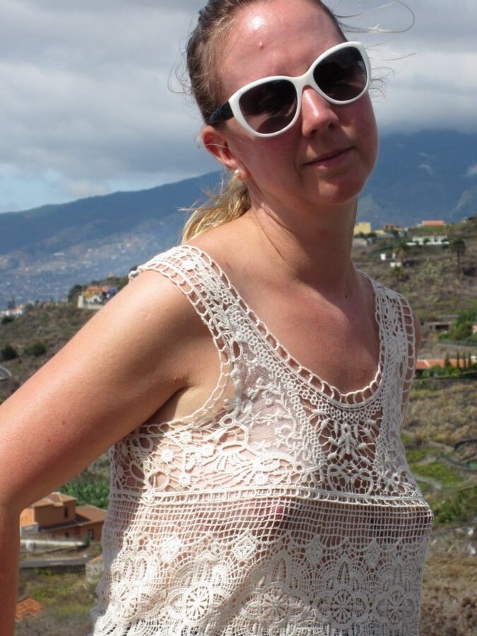 cheeky non nude milf