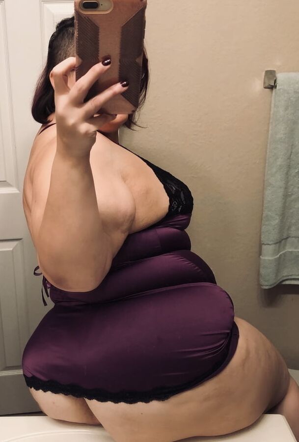 Giant Ass Big Tits BBW Loves The Attention