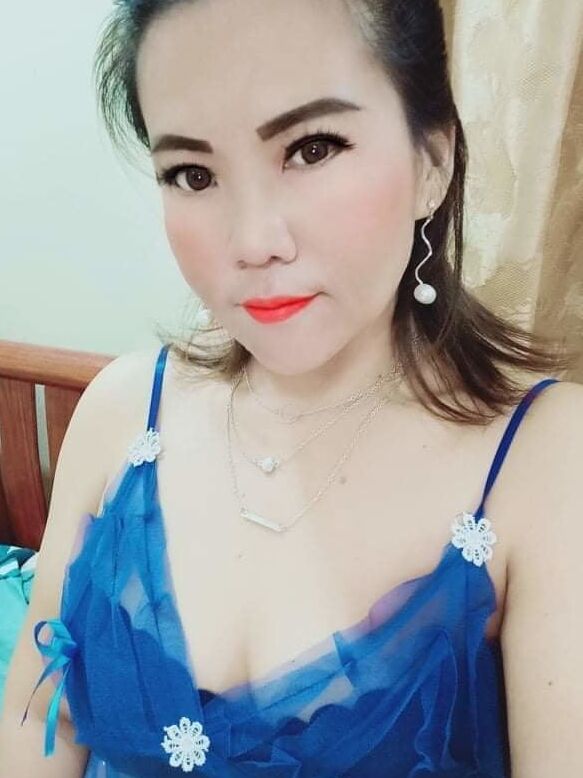 Janda payudara besar menjual dirinya