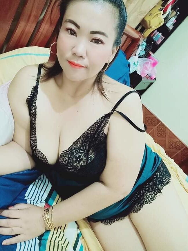 Janda payudara besar menjual dirinya