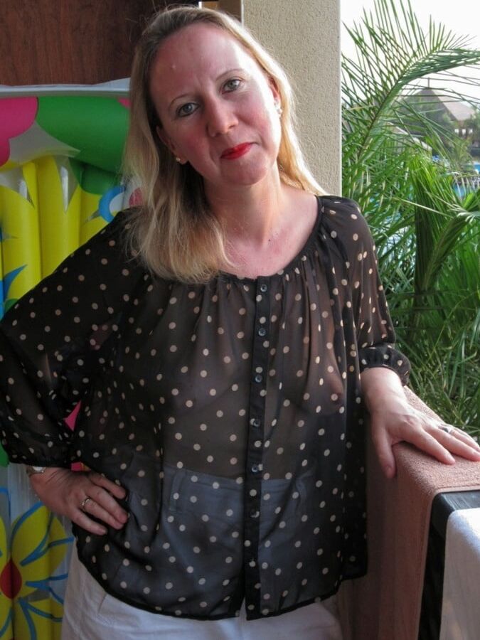 cheeky non nude milf