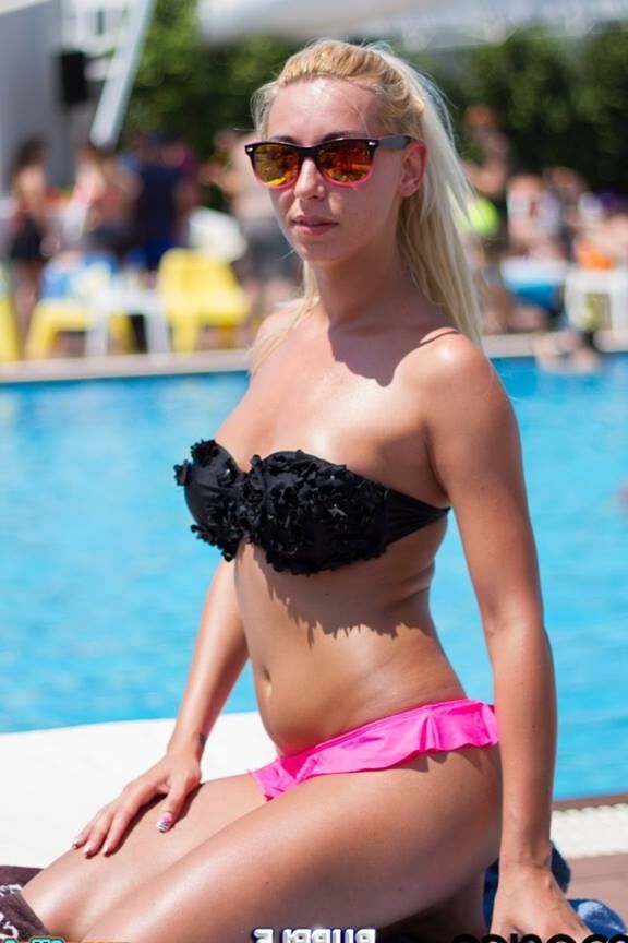 Vizares in bikini