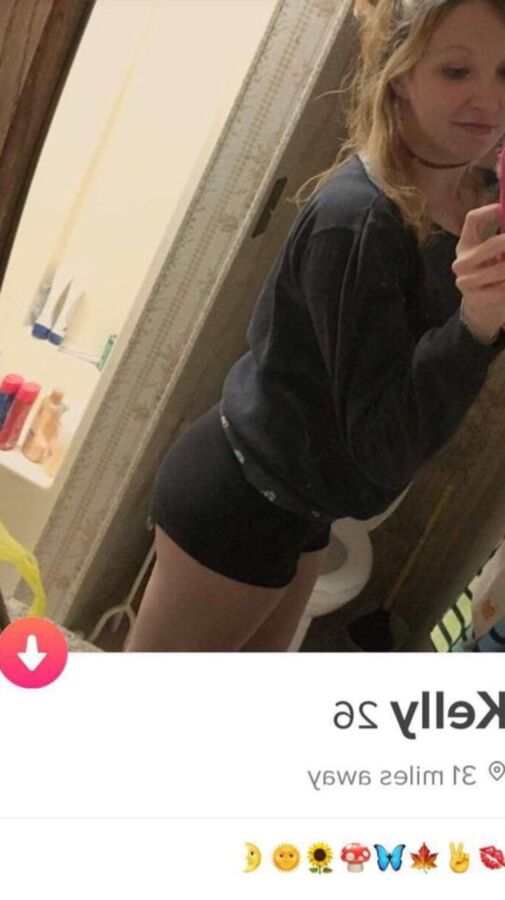 Tinder Slut Kelly