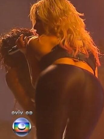 shakira live
