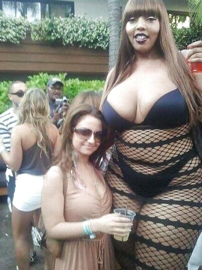 anyone know this sexy blk girls name?
